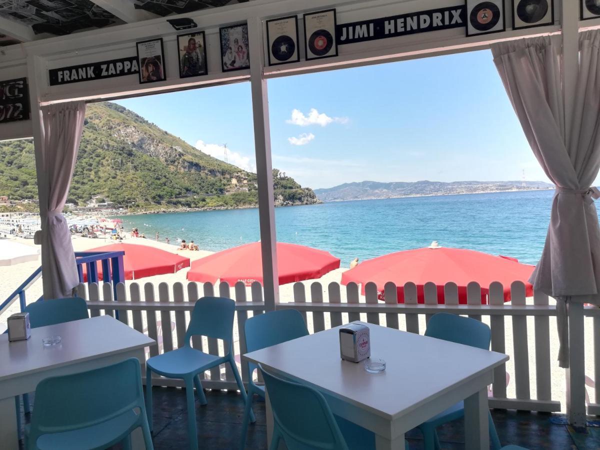B&B A Due Passi Dal Mare Scilla Exterior foto