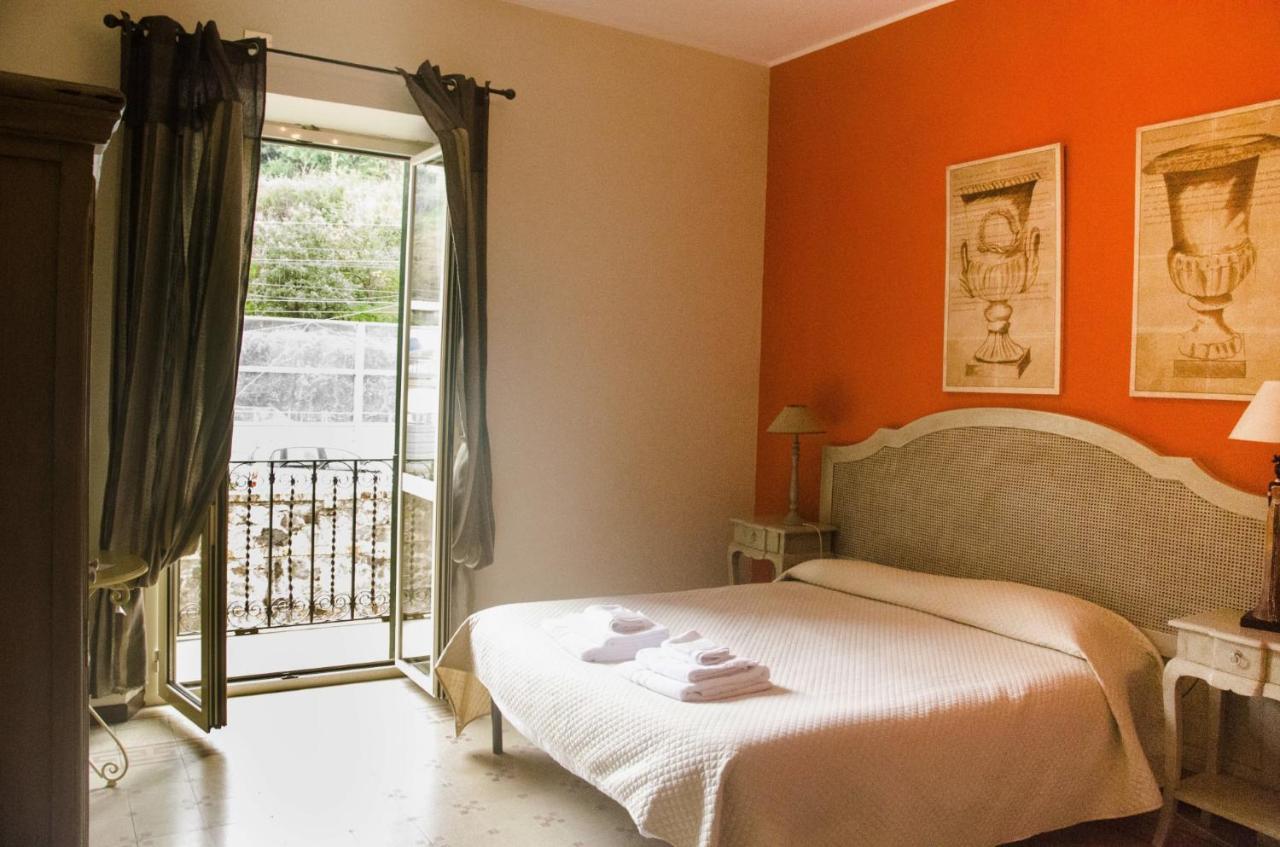 B&B A Due Passi Dal Mare Scilla Exterior foto